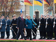Большая честь: Порошенко поблагодарил Меркель за визит в Украину