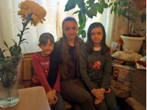 Анну Медведскую с детьми выселяют из общежития