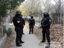 В Одессе на кладбище напали с ножом на преподавателя вуза