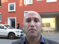Прокремлевский пропагандист устроил провокацию возле посольства Украины в Австрии