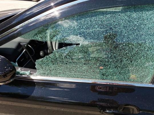 Разбитое стекло в Toyota Camry