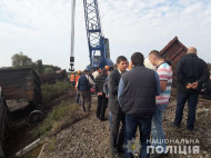 Под Харьковом столкнулись поезда: фото и видео с места событий