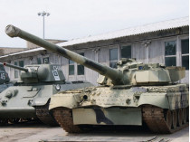танки боевиков в Донецке