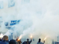 Похороны Гандзюк: активисты забросали файерами херсонское управление полиции (фото)