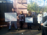 Покушение на Михайлика: в Одессе возле консульства Грузии требуют отпустить задержанных из СИЗО