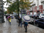 Холодно, ветрено и дождливо: синоптик предупредила украинцев о некомфортной погоде