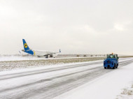Снежный коллапс в Киеве: в столичных аэропортах сделали важное заявление