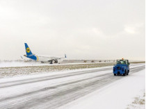 Снег в аэропорту