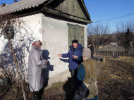Боевики "ЛНР" обстреляли дома мирных жителей на Донбассе: опубликованы фото