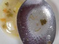В школе Киева детей кормили супом с червями: в сети показали фото