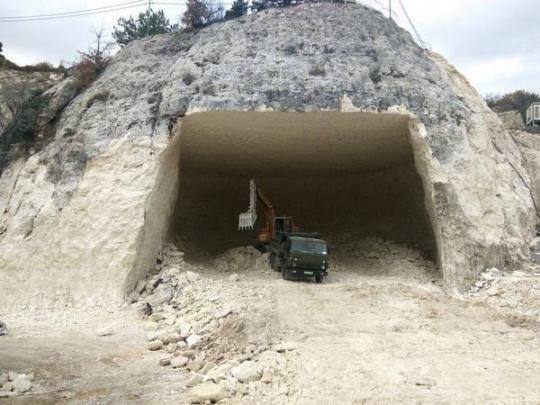 Строительные работы в пещерном городе Качи-Кальон.