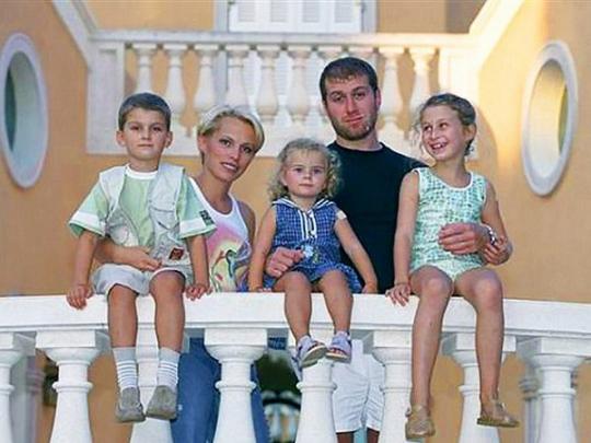 Роман и Ирина Абрамович с детьми