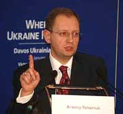 Арсений яценюк: «вряд ли что-то изменится, пока коалиция не возьмется за определенный ум и не станет более уступчивой друг другу»