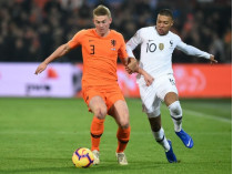 Нидерланды оборвали беспроигрышную серию чемпионов мира: видеообзоры матчей Лиги наций