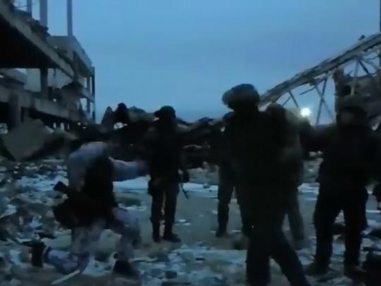 танцы боевиков на развалинах ДАПа