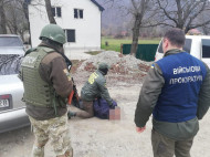 В Закарпатье глава сельсовета пытался подкупить пограничников для переправки контрабанды в Румынию (фото, видео)