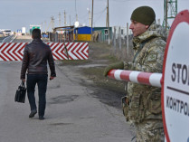 Оккупанты пригрозили новым ужесточением для крымчан с украинскими паспортами
