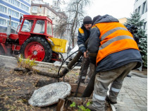 Киевские коммунальщики работают