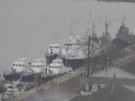 Захваченные украинские корабли прибыли в оккупированную Керчь: в сети показали фото и видео