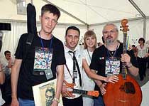 Украинские фанаты подарили полу маккартни кобзу, изготовленную в 1956-м&nbsp;— в этом году знаменитый музыкант сочинил свою первую песню и купил первую гитару