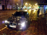 В Одессе водитель на BMW влетел в остановку (фото)