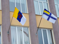На здании горсовета в Одесской области вывесили флаг ВМС Украины