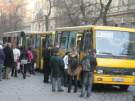 Львовские маршрутчики согласились возить пенсионеров бесплатно 