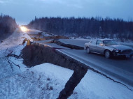 Чудовищное землетрясение на Аляске: появились первые фото и видео