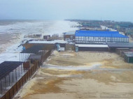 В Кирилловке разыгрался сильный шторм: опубликовано видео