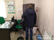Под Николаевом инспектор-игроман сам себя избил, чтобы скрыть хищение 40 тысяч гривен