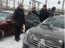 В Харькове прохожие задержали мужчину, пытавшегося нагло угнать авто на глазах у владелицы (фото)