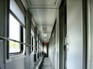 В тамбуре метель: в сети показали фото ужасных условий в поезде «Укрзализныци»