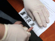 На Донбассе боевики начали снимать отпечатки пальцев на линии разграничения: в сети волна возмущения