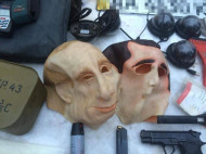 Под Киевом бандиты грабили иностранцев с помощью маски Путина (фото)