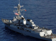 Научат уважать морское право: эсминец США дерзко проплыл в «российских» водах