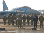 Порошенко отдал приказ перебросить боевые части ВСУ к границам с Россией