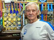 Знай наших: 87-летний одессит стал чемпионом мира и рекордсменом по плаванию