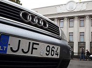 Главу Фискальной службы обвинили в блокировании растаможки "евроблях"