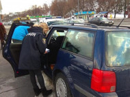 Дерзкое нападение в Киеве: задержана банда автограбителей-иностранцев (видео)