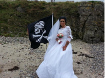 Аманда в свадебном платье