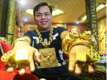 вьетнамец в золоте