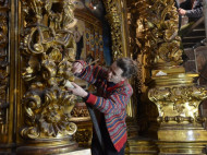 С пылесосом и щеткой: как Софию Киевскую готовят к Объединительному собору (фото)