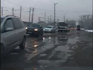 Яма на яме: в сети показали видео крайне опасной дороги во Львове