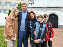 Александр Третьяков с семьей