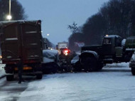Под Львовом произошло жуткое ДТП с участием военного грузовика и микроавтобуса (фото)