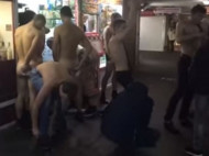 «Голый» забег в Киеве: в сети показали яркое видео с десятком обнаженных мужчин в центре столицы (фото, видео 18+)