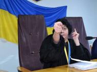 Судья из Запорожской области стала объектом насмешек в сети из-за неприличного жеста (видео)