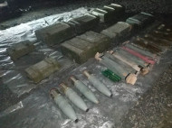 СБУ обнаружила мощный арсенал в зоне проведения ООС (фото, видео)
