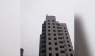 В Макеевке на глазах у собственной мамы разбился подросток, прыгнувший с крыши многоэтажки (фото, видео 18+)
