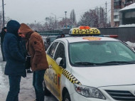 В Киеве офицер СБУ с пистолетом угнал такси (фото)